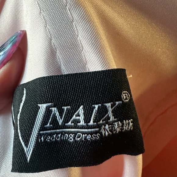 Beautiful formal dress to wear to a wedding. Prom. Homecoming. Built in cups. - Picture 3 of 3